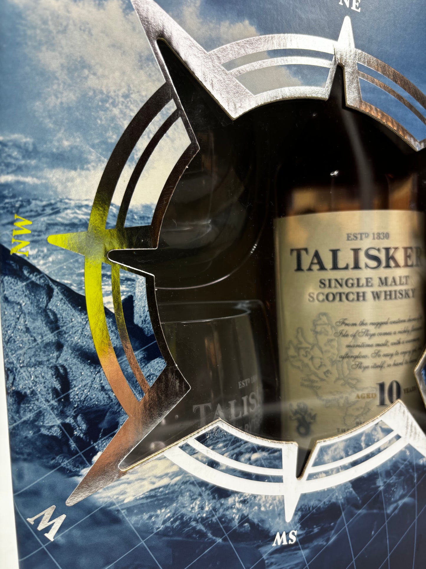 Talisker 10 years old Gift box with Glasses