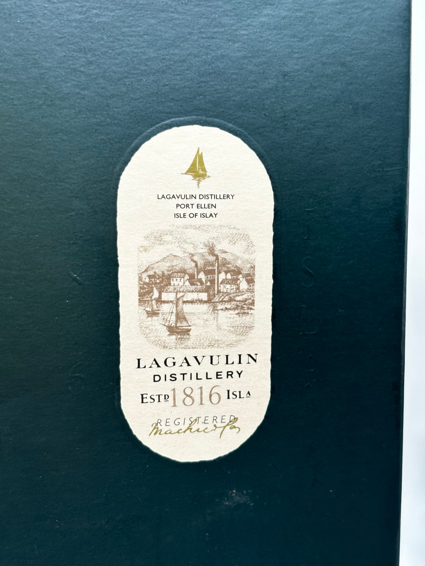 Lagavulin 16 years old Gift Box