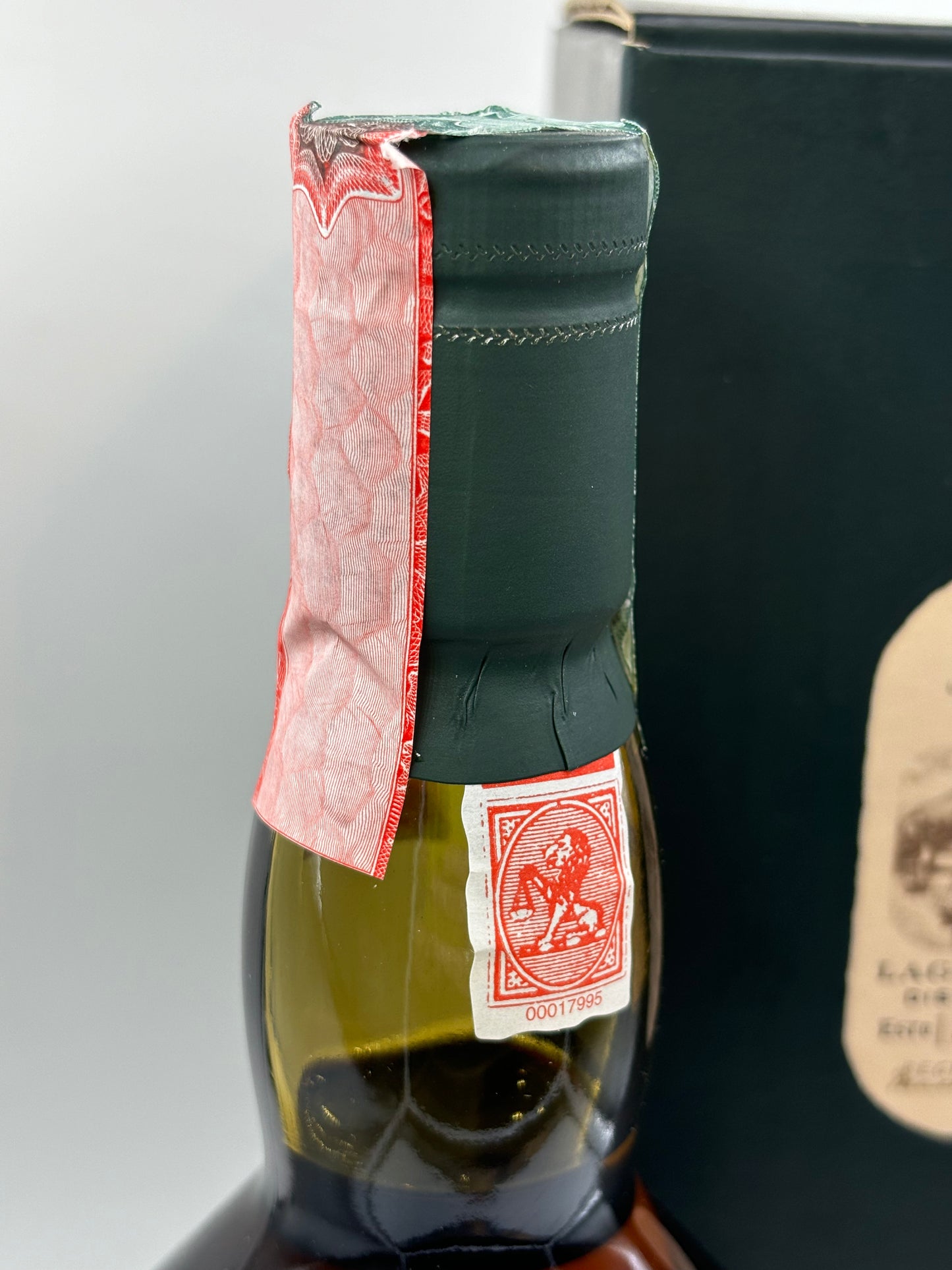 Lagavulin 16 years old Gift Box