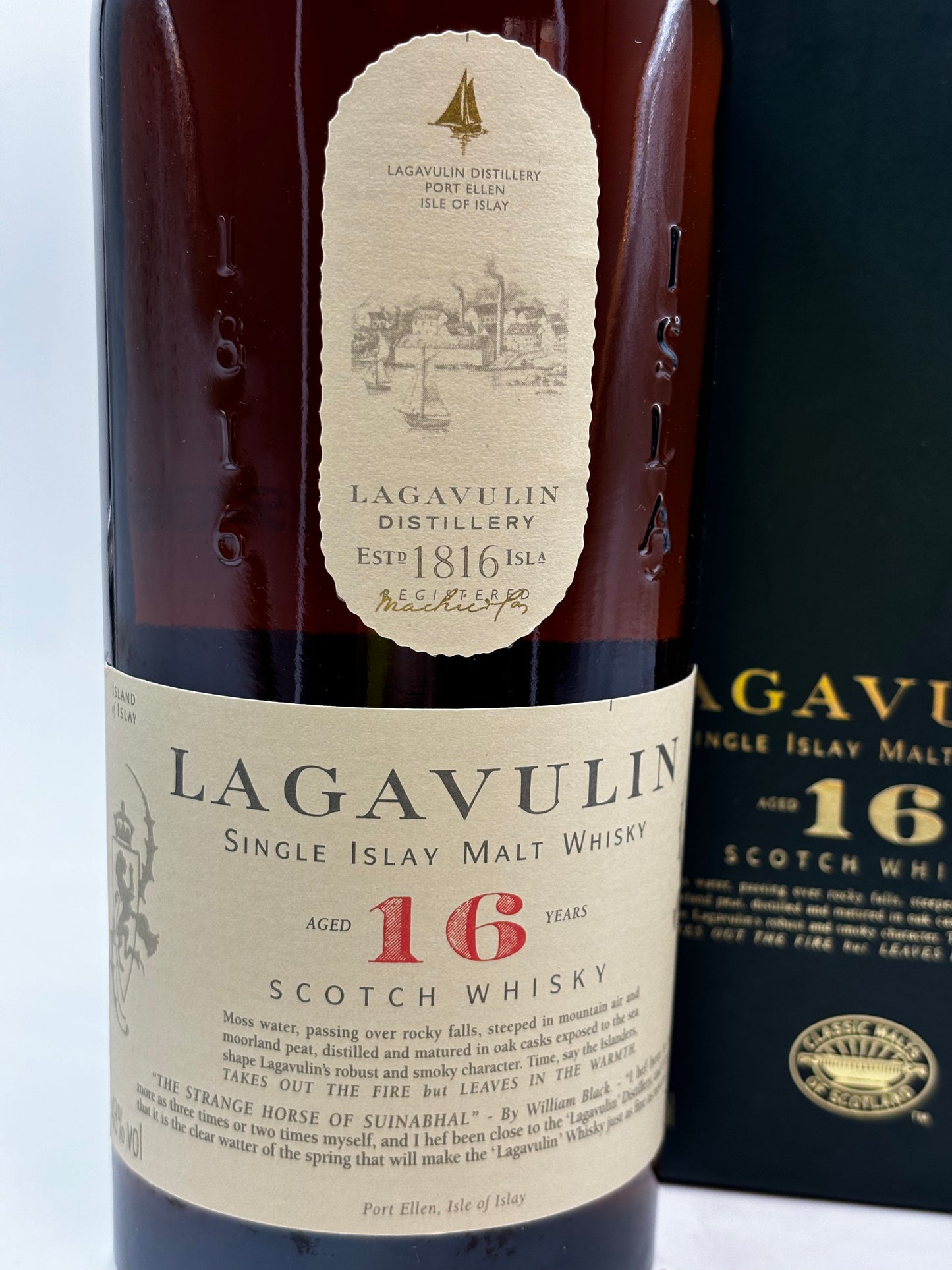 Lagavulin 16 years old Gift Box