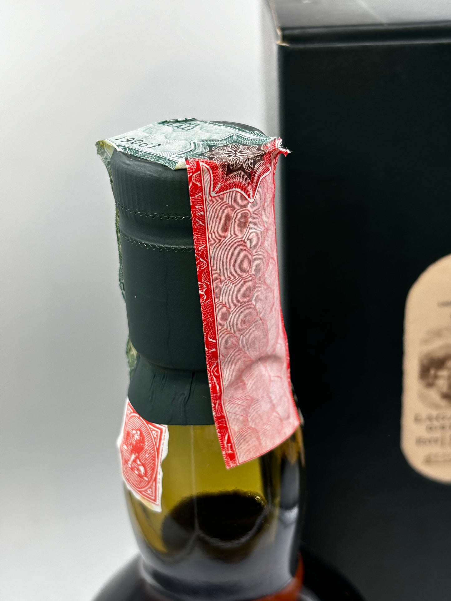 Lagavulin 16 years old Gift Box